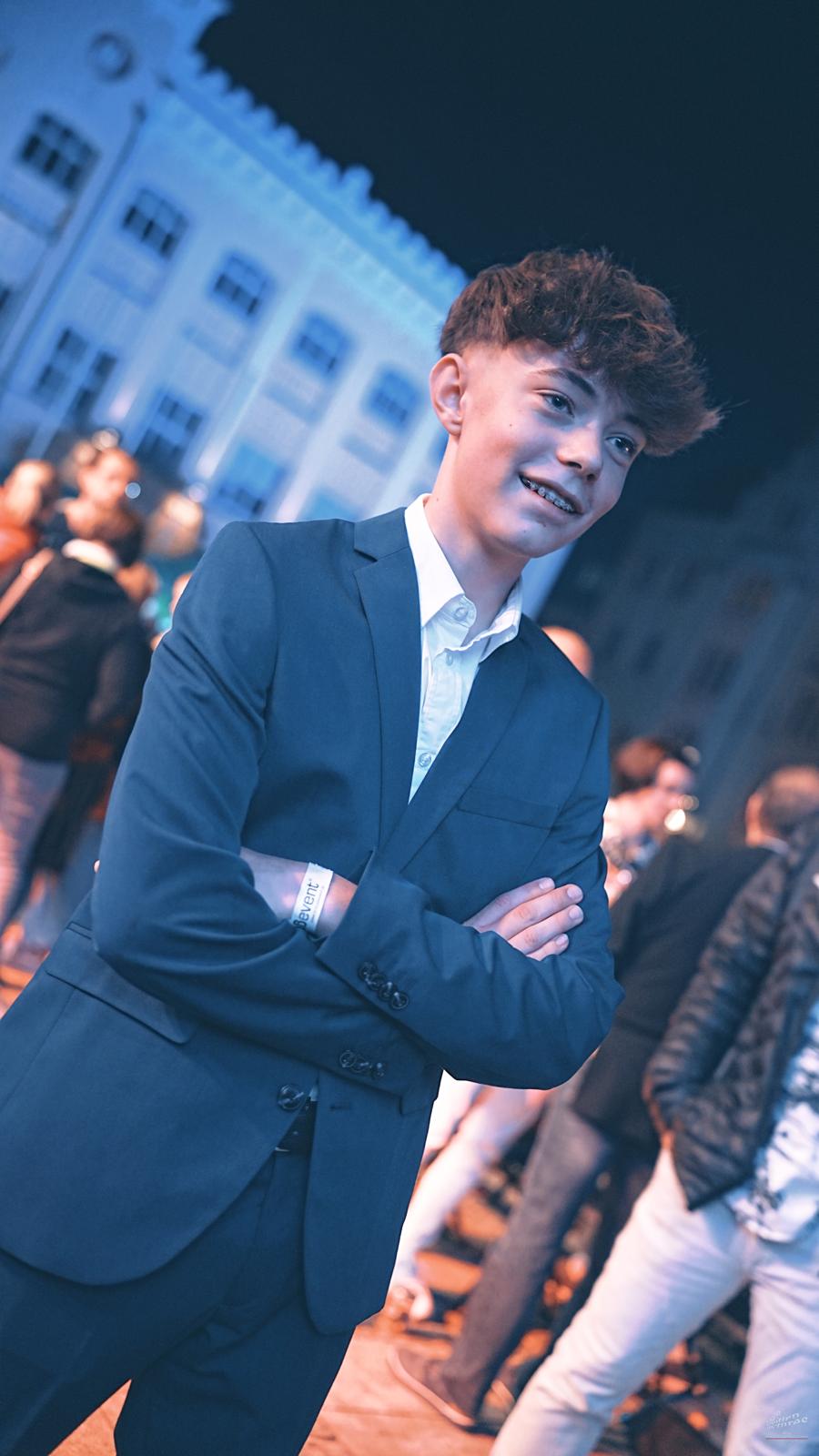 Franz im Anzug bei einem Abend-Event